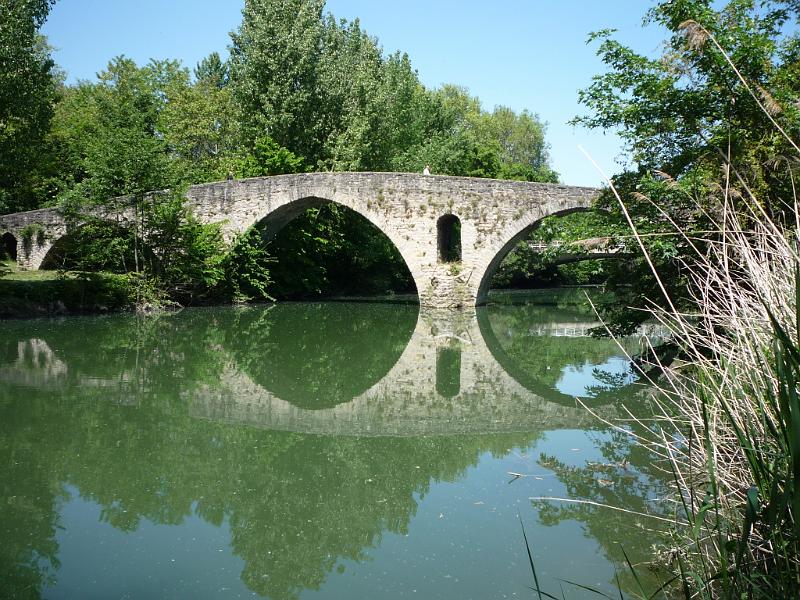 P1010176.JPG - ez már Pamplona, Puente Magdelena