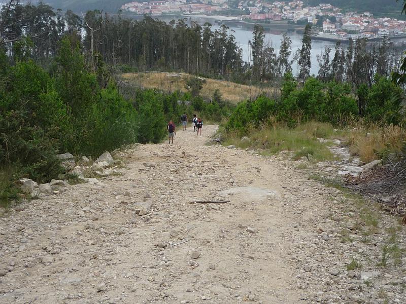 P1040481.JPG - guruló köves út lefelé, nagyon veszélyes szakasz